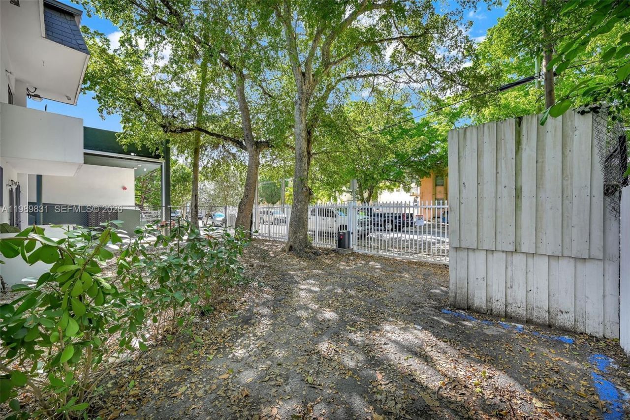641 NW 2nd St, Miami, FL 33128 Photo