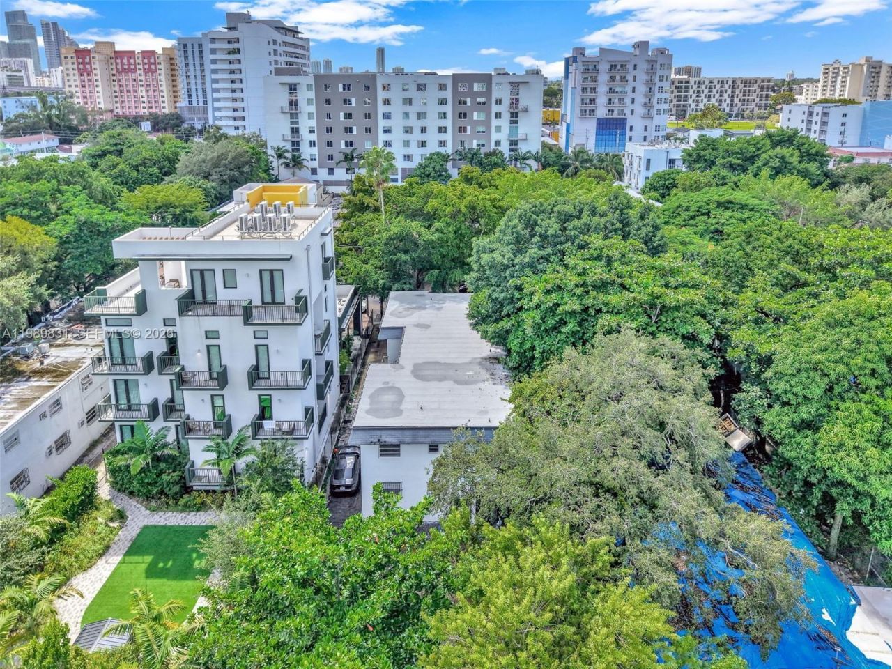 641 NW 2nd St, Miami, FL 33128 Photo