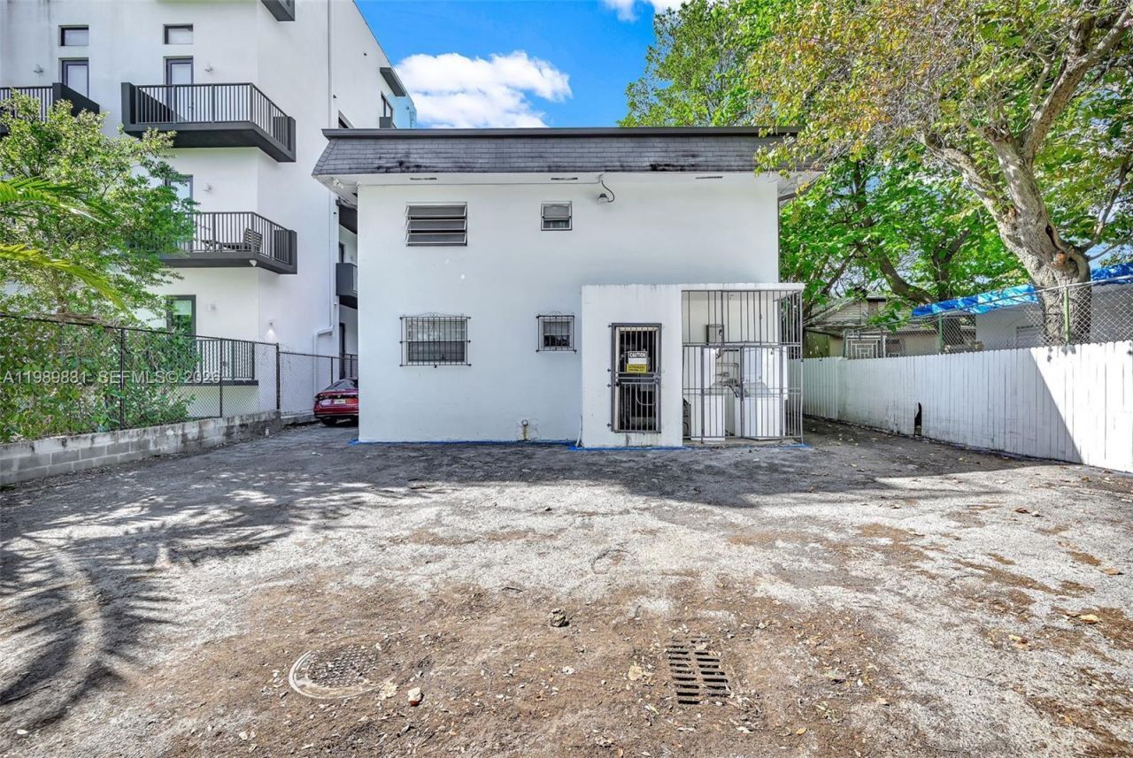 641 NW 2nd St, Miami, FL 33128 Photo