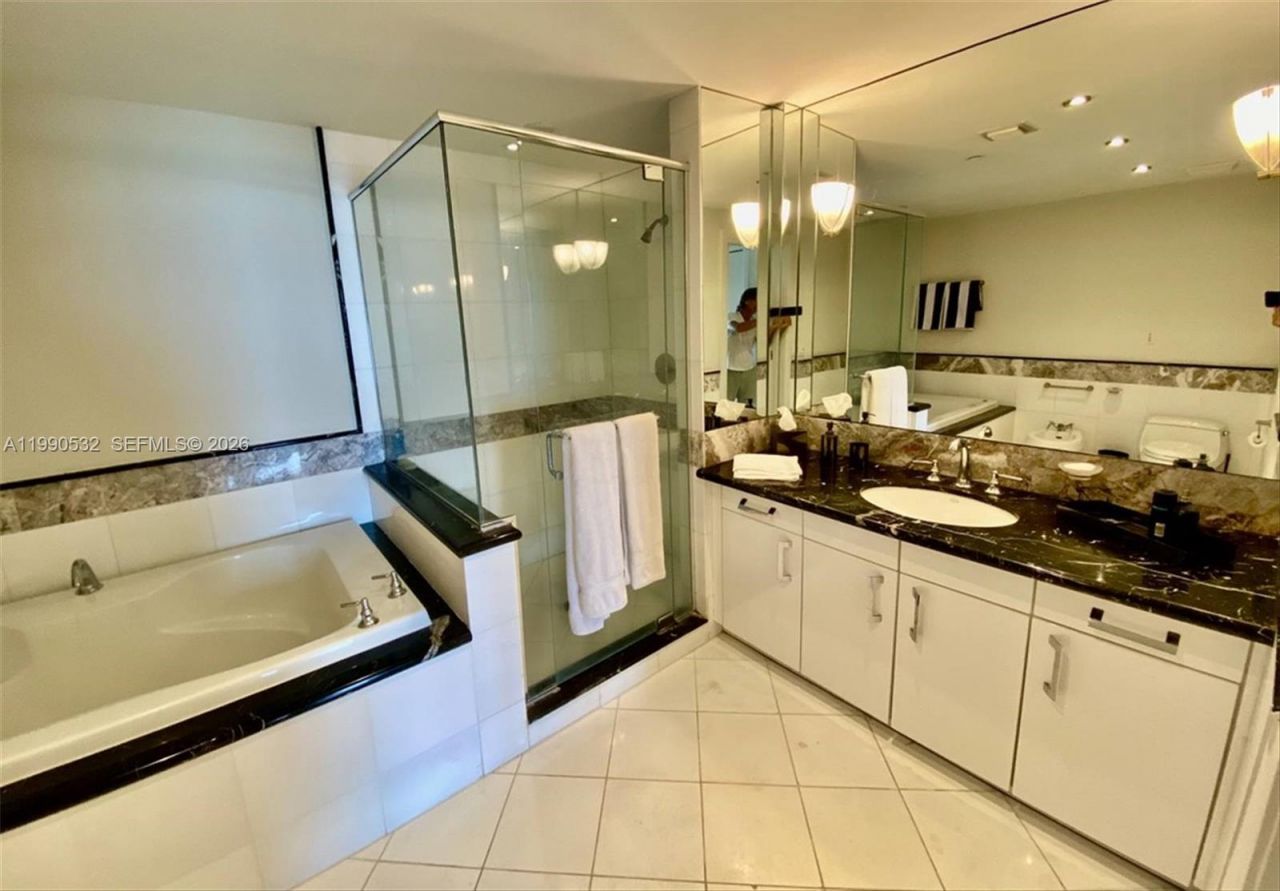 540 West Ave , Unit 2011, Miami Beach, FL 33139 Photo