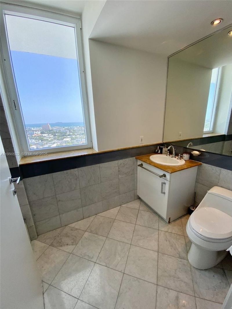 540 West Ave , Unit 2011, Miami Beach, FL 33139 Photo