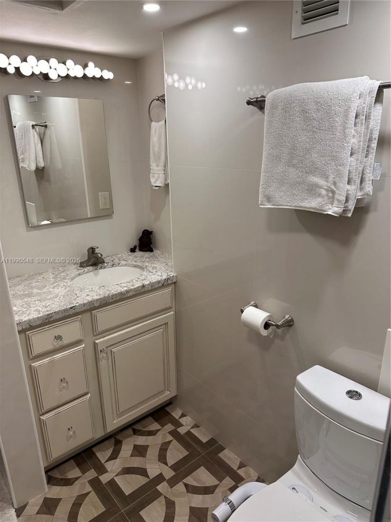 6039 Collins Ave, Unit 1431, Miami Beach, FL 33140 Photo