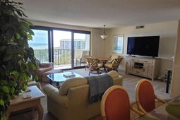 741 Retreat Beach Circle photo 4