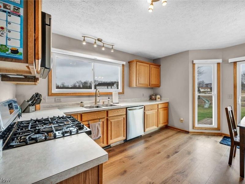 5704 Halwick Drive, Ravenna, OH 44266 Photo 10