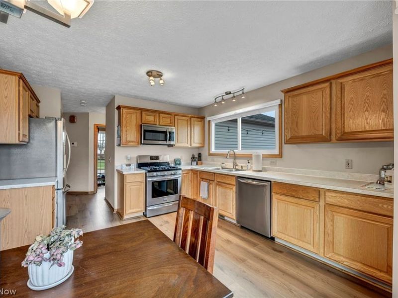 5704 Halwick Drive, Ravenna, OH 44266 Photo 8