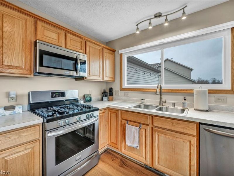 5704 Halwick Drive, Ravenna, OH 44266 Photo 9