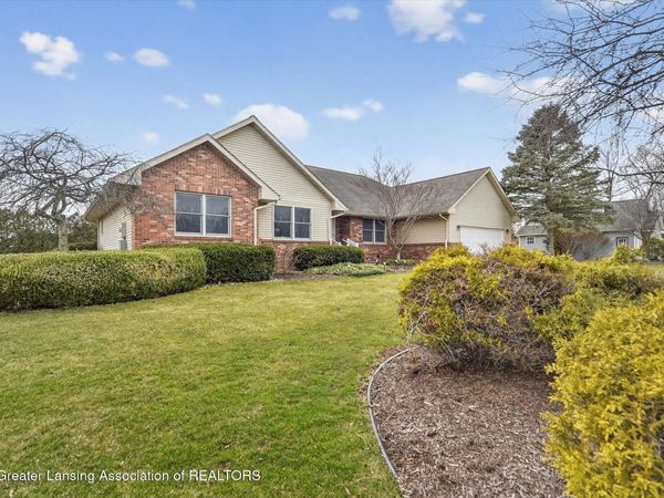 2183 N Burning Tree Circle, Owosso, MI 48867