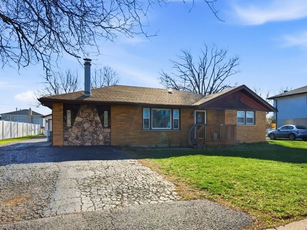 8325 LaPorte Avenue, Burbank, IL 60459