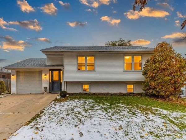 1096 Beechwood Road , Buffalo Grove, IL 60089