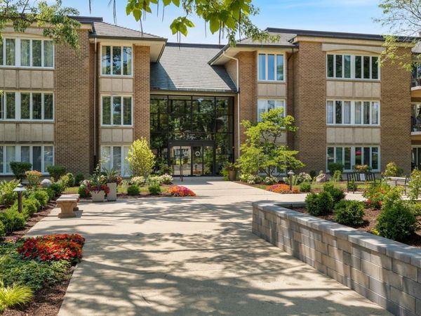 2 Oak Brook Club Drive, Unit C303, Oak Brook, IL 60523