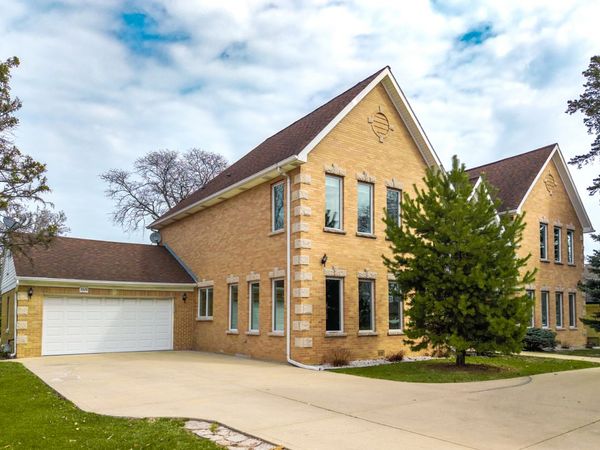 332 E Central Road, Arlington Heights, IL 60005