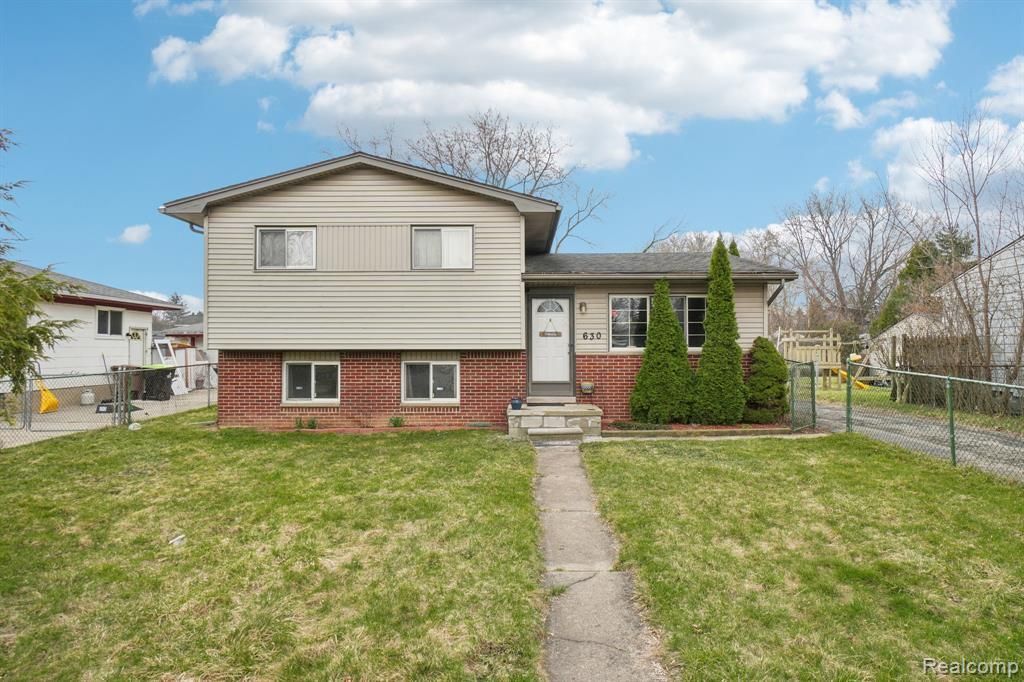 630 Peacock Avenue, Pontiac, MI 48340 Main Photo