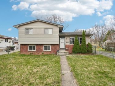 630 Peacock Avenue, Pontiac, MI 48340