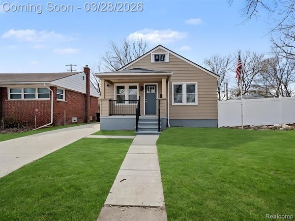 1032 E Maxlow Avenue, Hazel Park, MI 48030