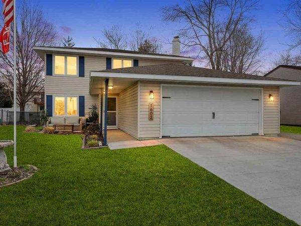 1602 Dover St., Iowa City, IA 52240