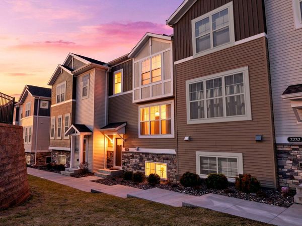 2230 Gateway Curve, North Saint Paul, MN 55109