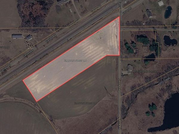 890 Pierce Road, Chelsea, MI 48118