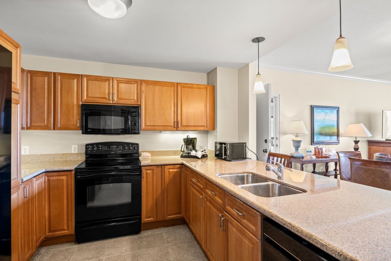 8121 Amalfi Pl.  Photo 12