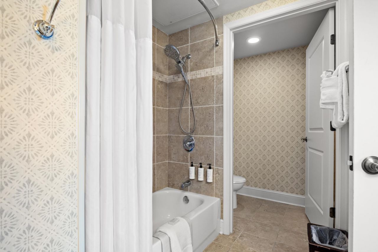 8121 Amalfi Pl.  Photo 17