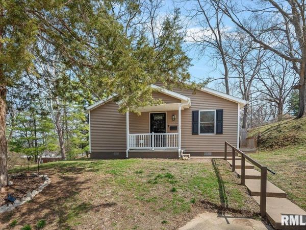 324 W HARRIS Street, Petersburg, IL 62675