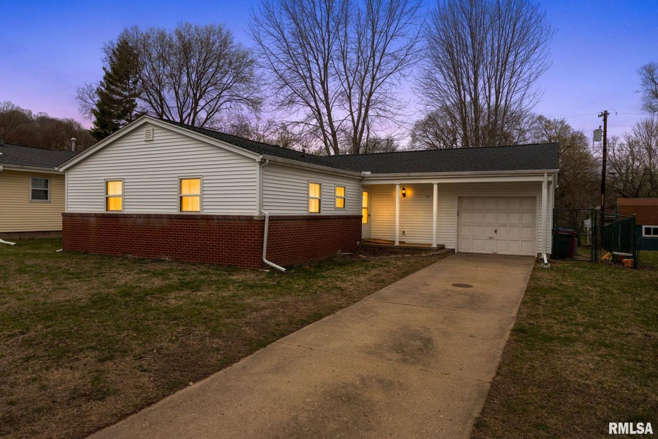 1807 E Saint Jude Court, Peoria Heights, IL 61616 Main Photo