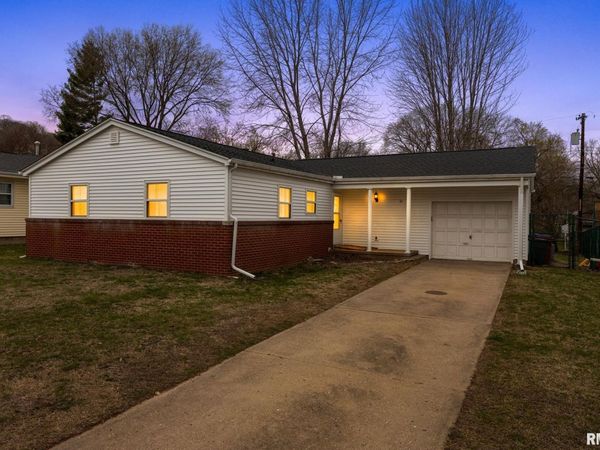 1807 E Saint Jude Court, Peoria Heights, IL 61616