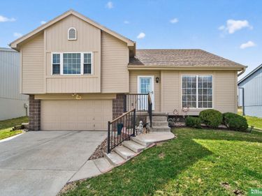 14491 Locust Street , Omaha, NE 68116