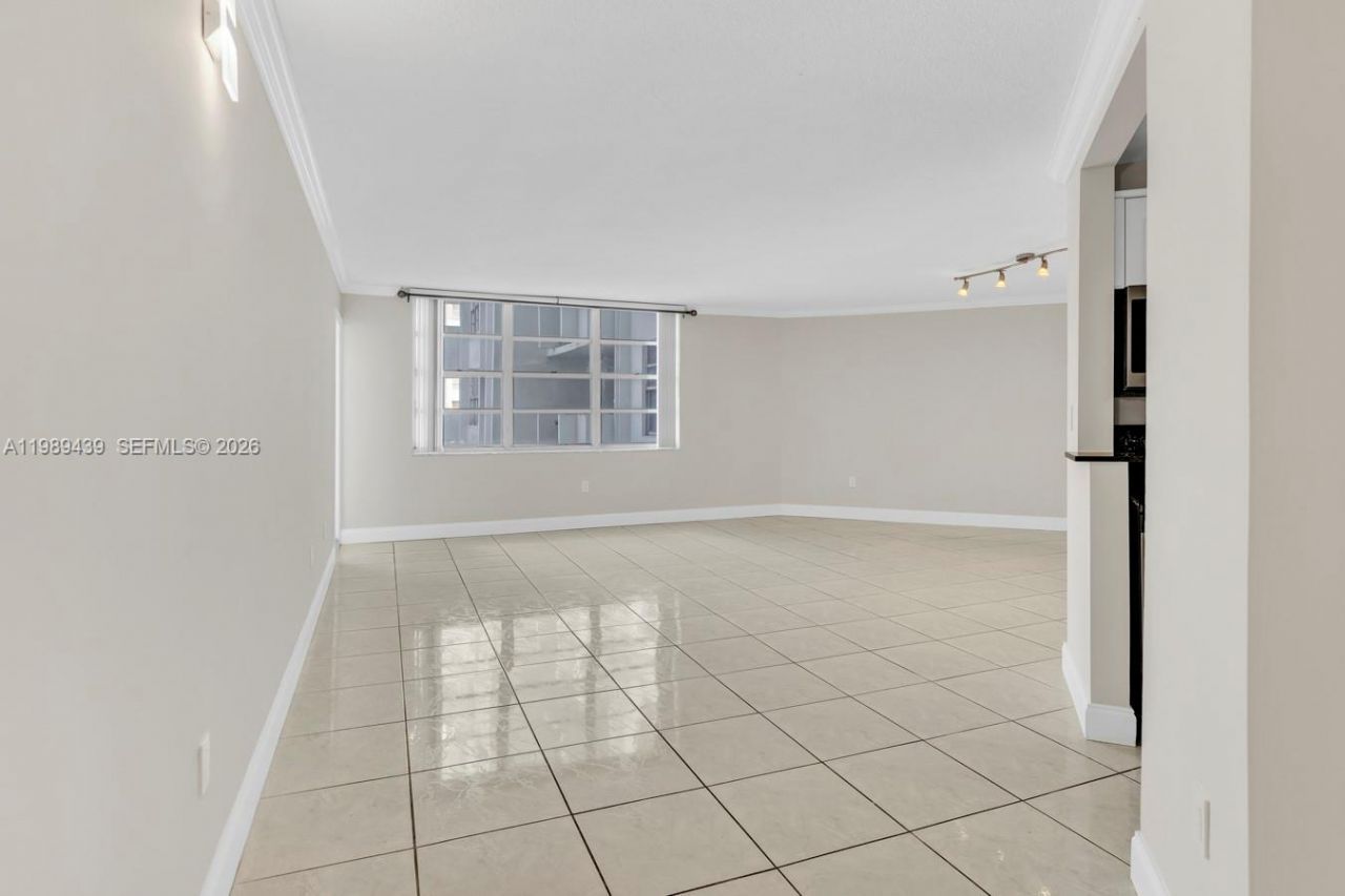 2750 NE 183rd St , Unit 806, Aventura, FL 33160 Photo