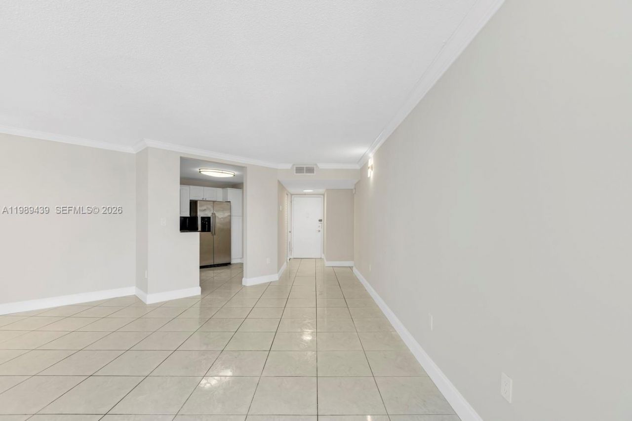 2750 NE 183rd St , Unit 806, Aventura, FL 33160 Photo