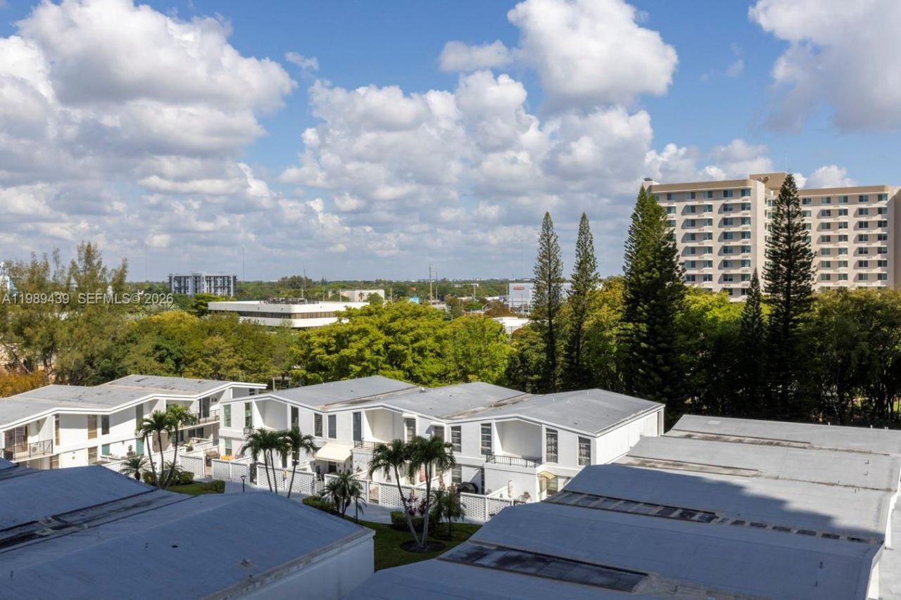 2750 NE 183rd St , Unit 806, Aventura, FL 33160 Photo