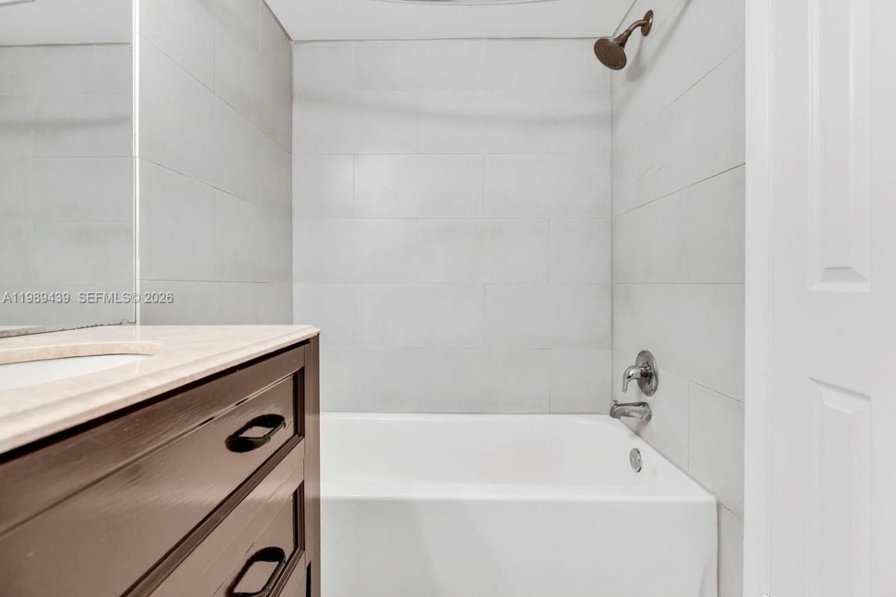 2750 NE 183rd St , Unit 806, Aventura, FL 33160 Photo