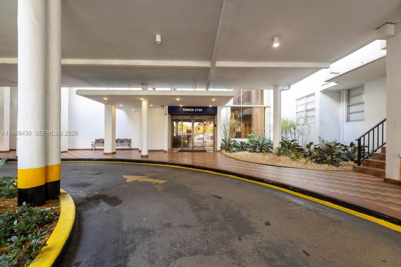 2750 NE 183rd St , Unit 806, Aventura, FL 33160 Photo