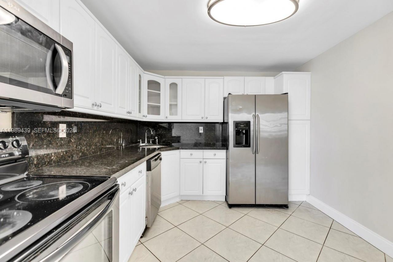 2750 NE 183rd St , Unit 806, Aventura, FL 33160 Photo