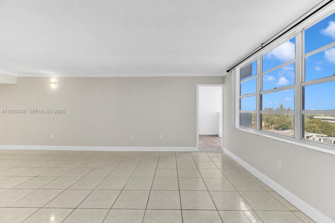 2750 NE 183rd St , Unit 806, Aventura, FL 33160 Photo