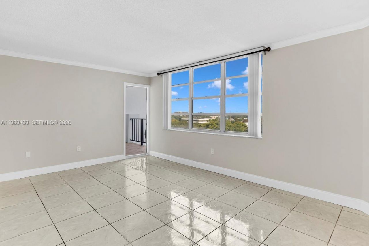 2750 NE 183rd St , Unit 806, Aventura, FL 33160 Photo
