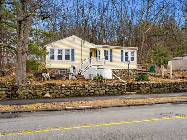 111 Den Quarry Rd, Lynn, MA 01904