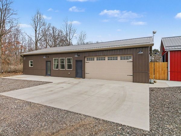 419 S Juniper Street NE, Edmore, MI 48829
