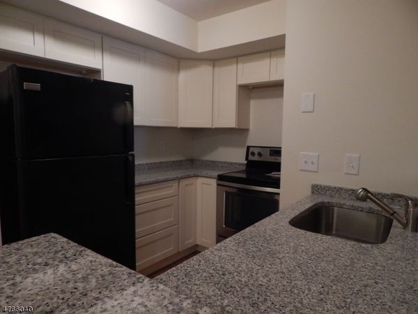 93 Sage Ct, Bedminster, NJ 07921