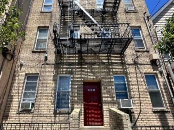 208 38th St, Union, NJ 07087