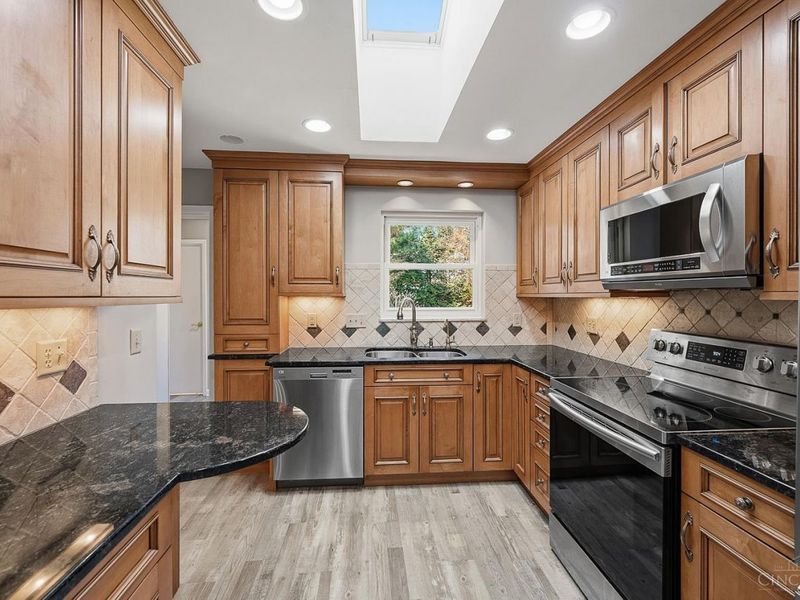 6683 Greentree Drive, Springfield Twp., OH 45224 Photo 10