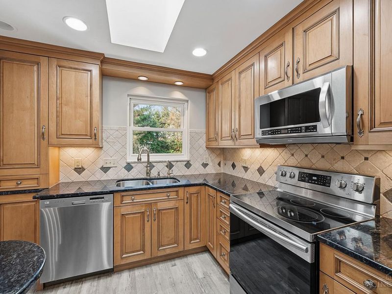 6683 Greentree Drive, Springfield Twp., OH 45224 Photo 11