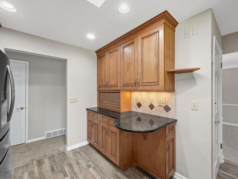 6683 Greentree Drive, Springfield Twp., OH 45224 Photo 12