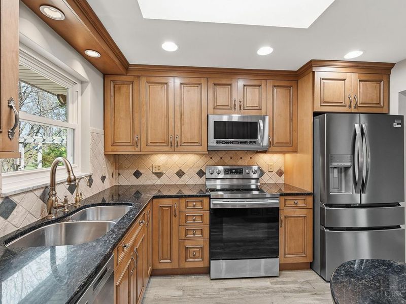 6683 Greentree Drive, Springfield Twp., OH 45224 Photo 13