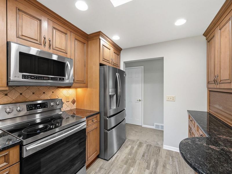 6683 Greentree Drive, Springfield Twp., OH 45224 Photo 14