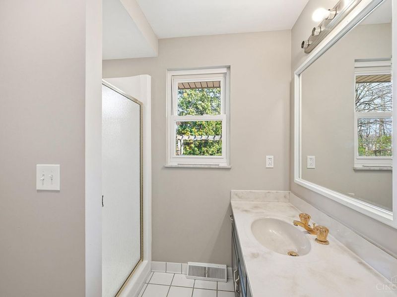 6683 Greentree Drive, Springfield Twp., OH 45224 Photo 17