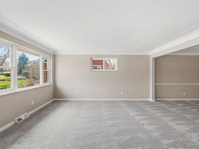 6683 Greentree Drive, Springfield Twp., OH 45224 Photo 5