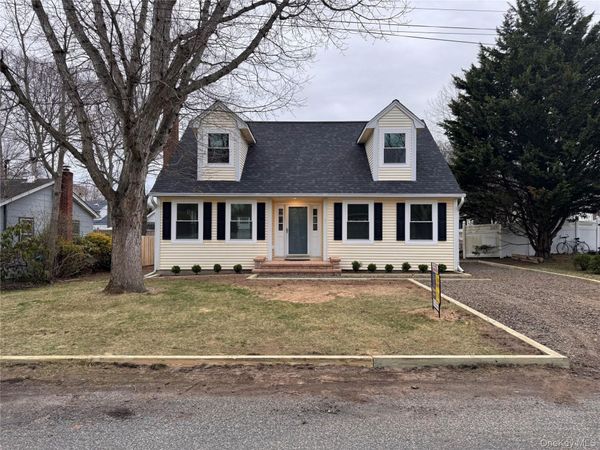 91 17th Street, Wading River, NY 11792