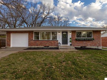 7721 Hickory Lane , Lincoln, NE 68510