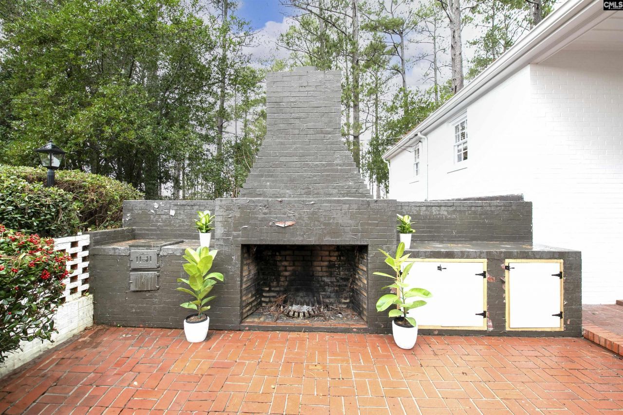 2411 Springdale Drive  Photo 16