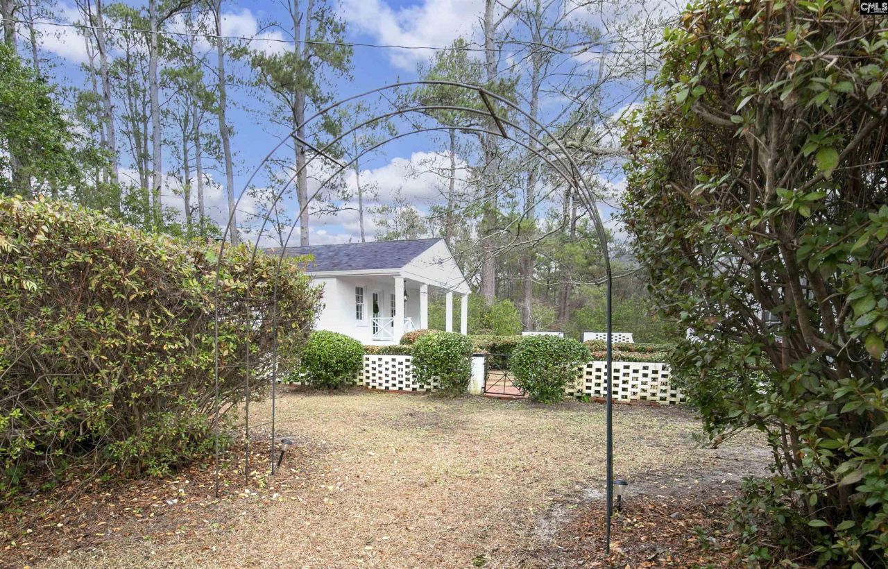 2411 Springdale Drive  Photo 8